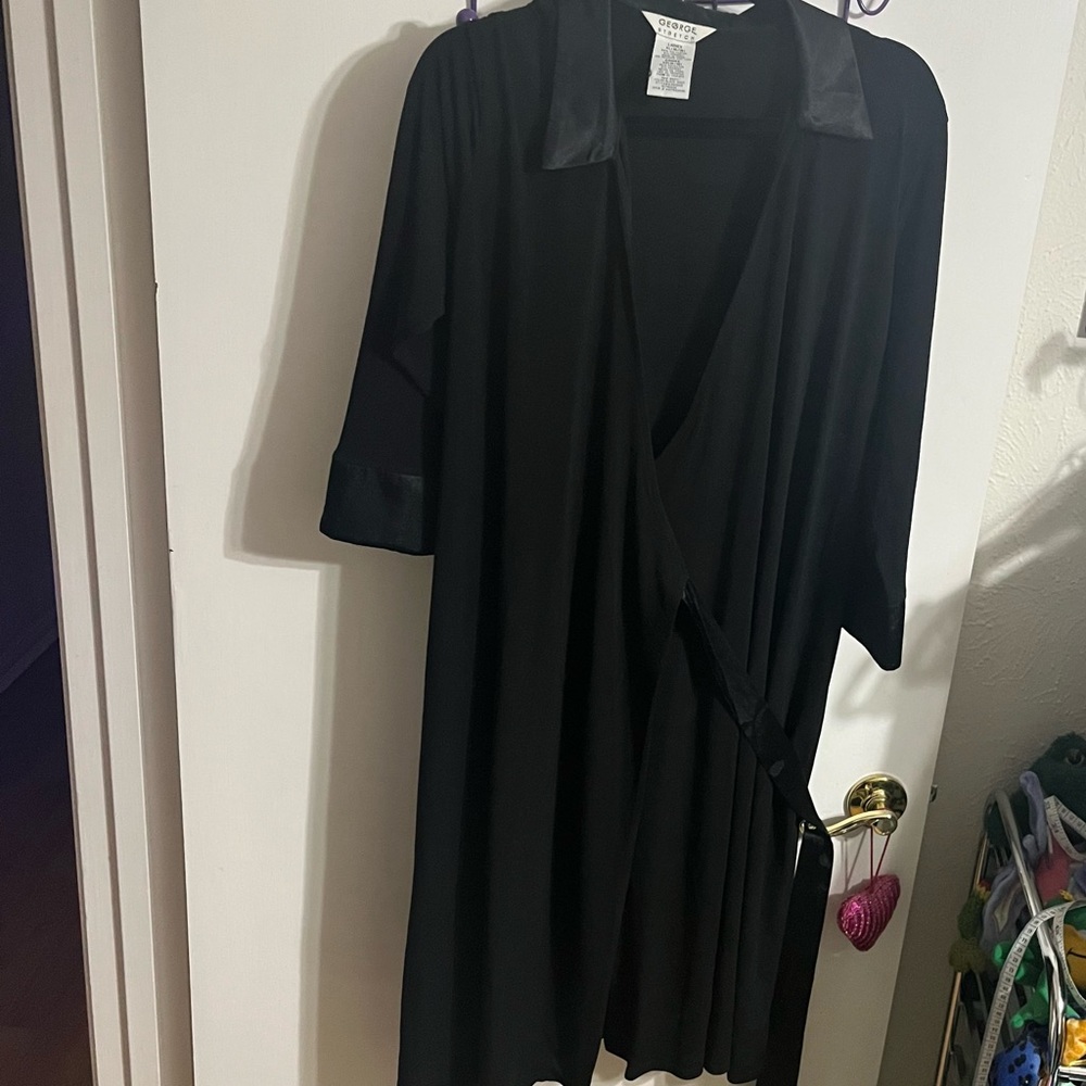 ❤️ XL Black Wrap Dress with Satin Like Accents